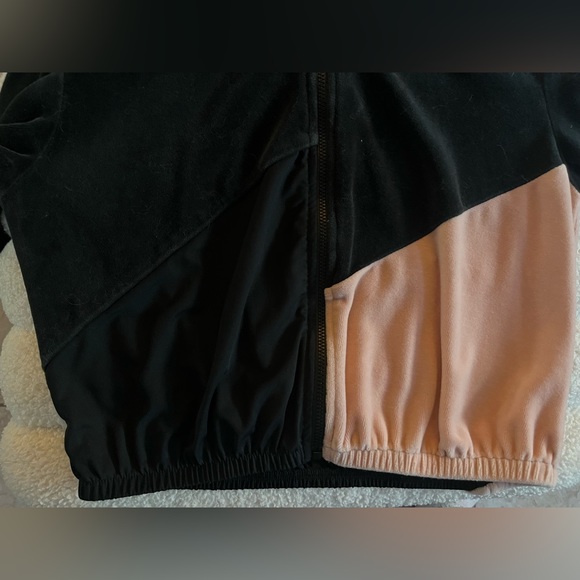 Super cute cropped puma vest! - Picture 2 of 3